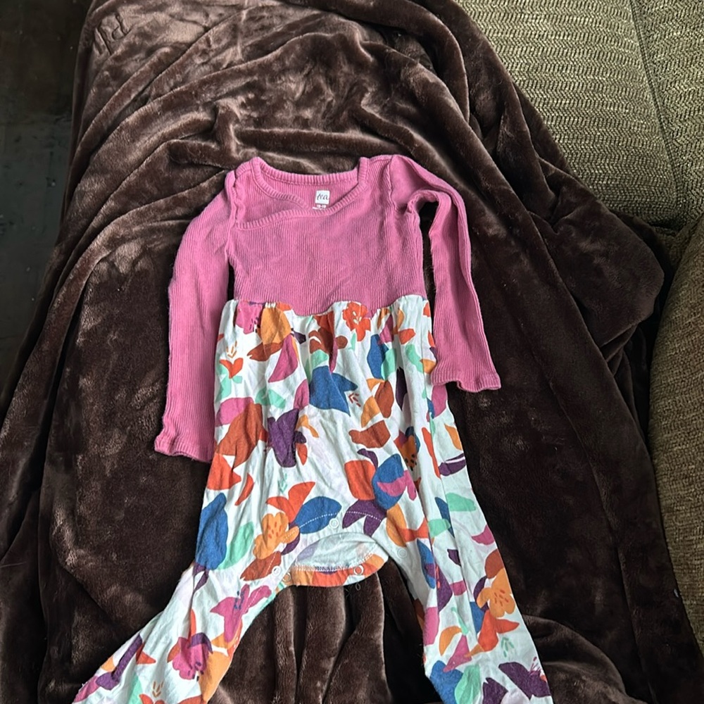 Tea collection long sleeve onsie with buttons on legs